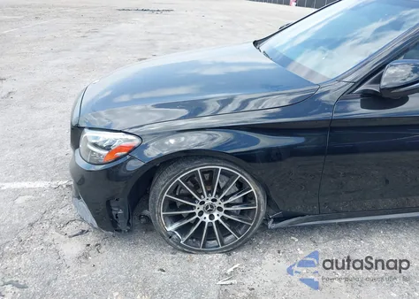 2019 Mercedes-Benz C 300 z USA, uszkodzony, nr VIN 55SWF8DB8KU308099